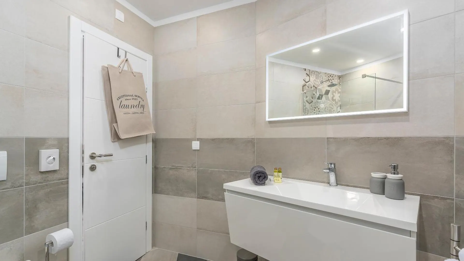 Villa Terra Magica Heated Pool Sauna And Jacuzzi Rapavel