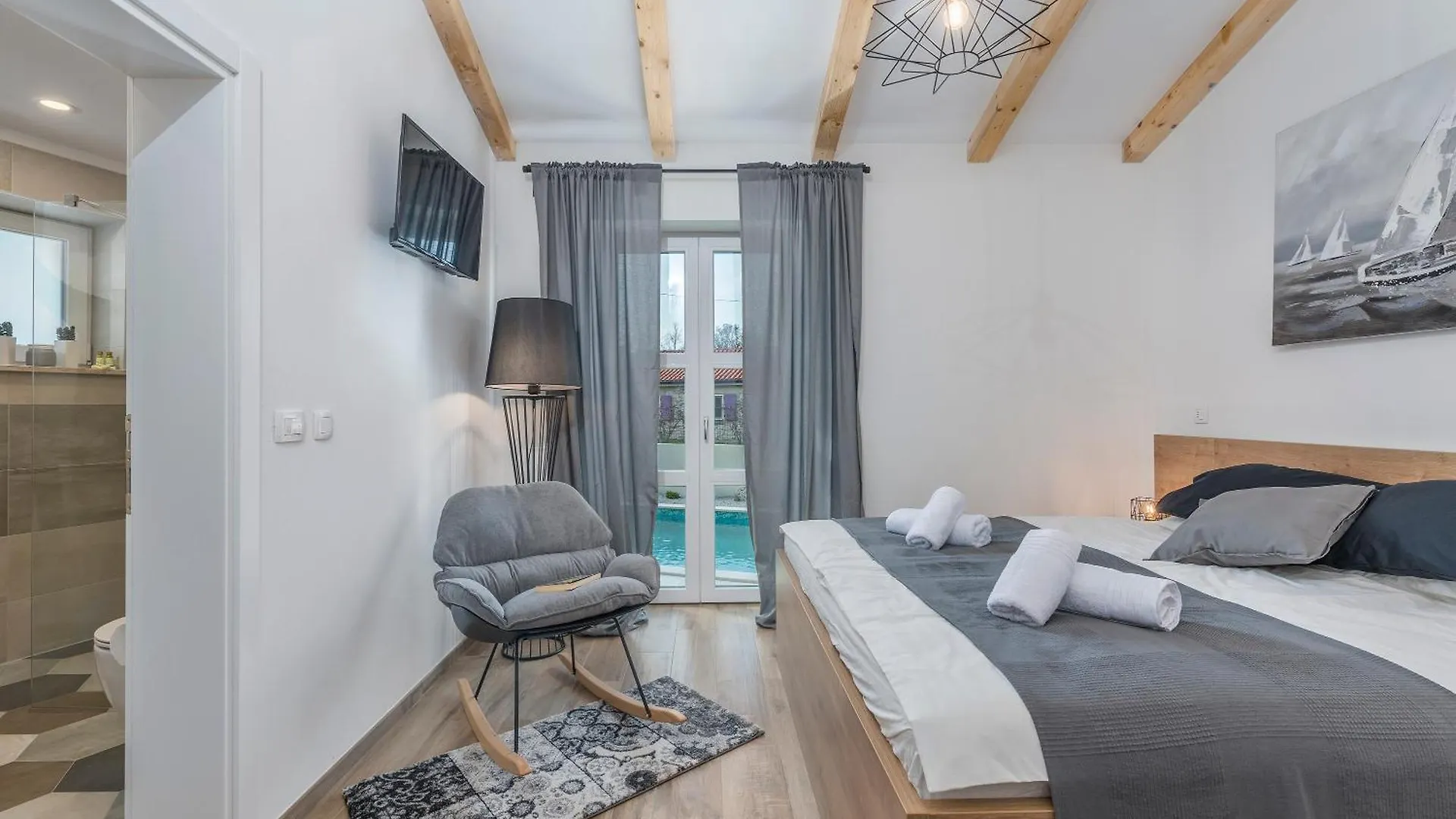 Villa Terra Magica Heated Pool Sauna And Jacuzzi Rapavel