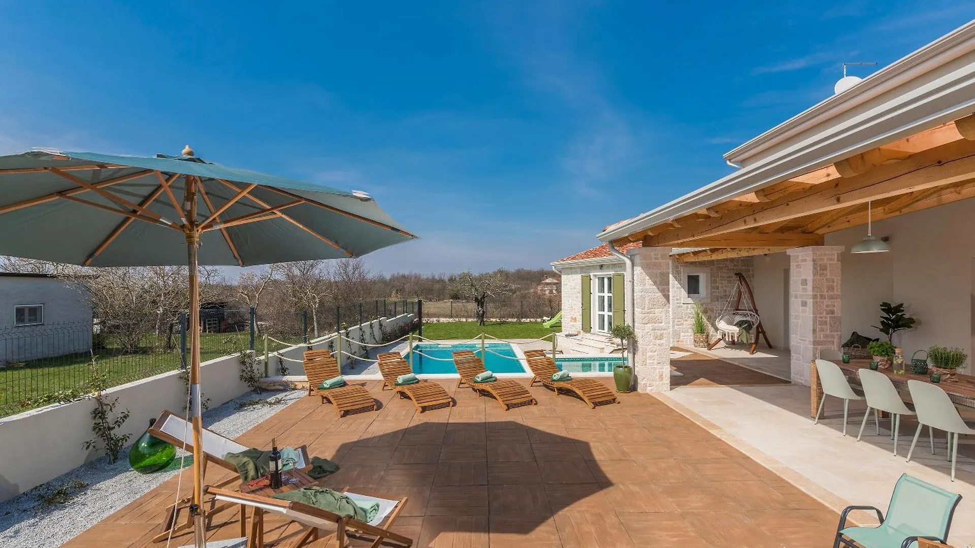 Villa Terra Magica Heated Pool Sauna And Jacuzzi Rapavel